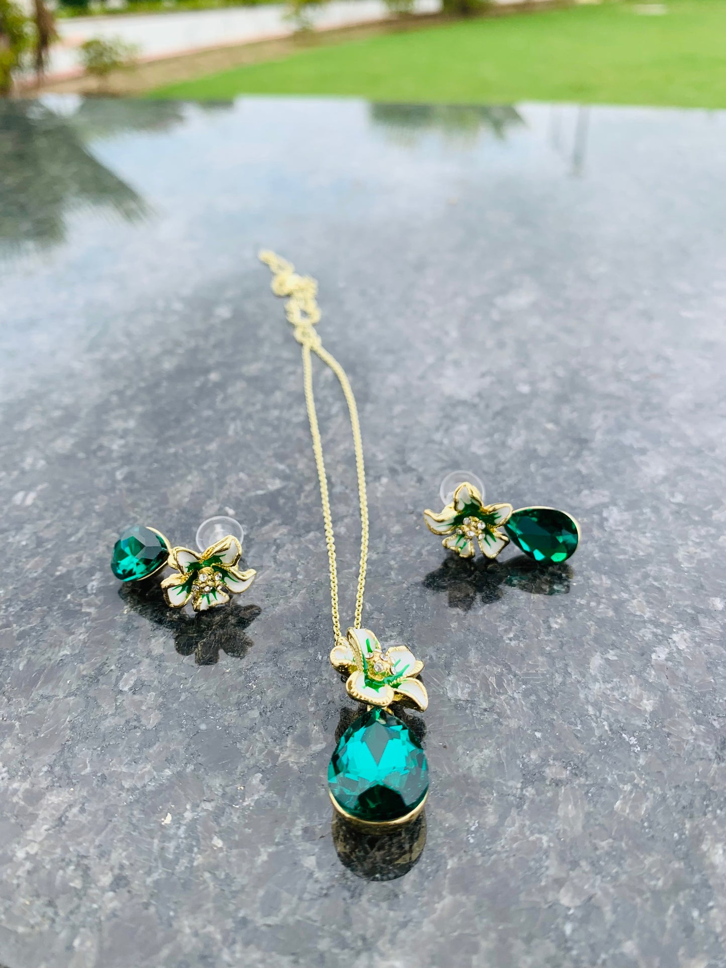 Crystal pendant set