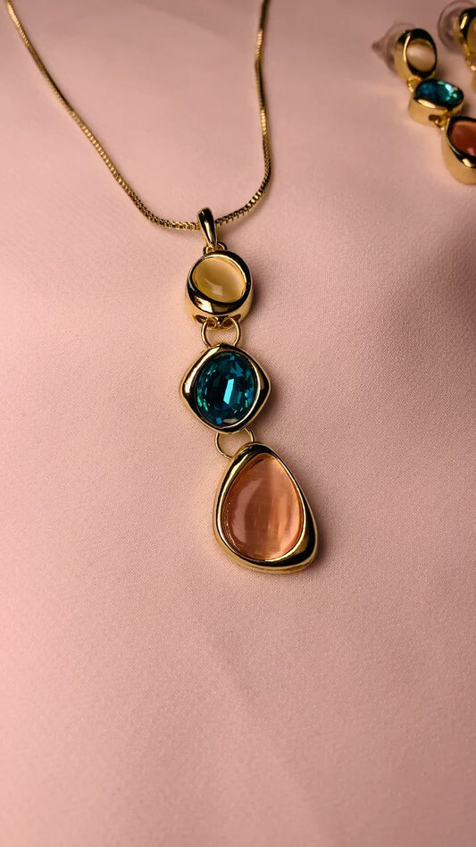 Multi crystal pendnt set