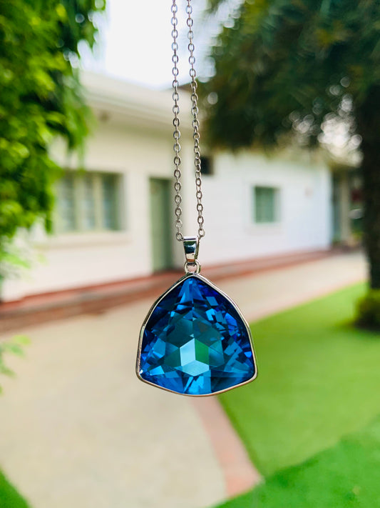 Blue crystal pendant set